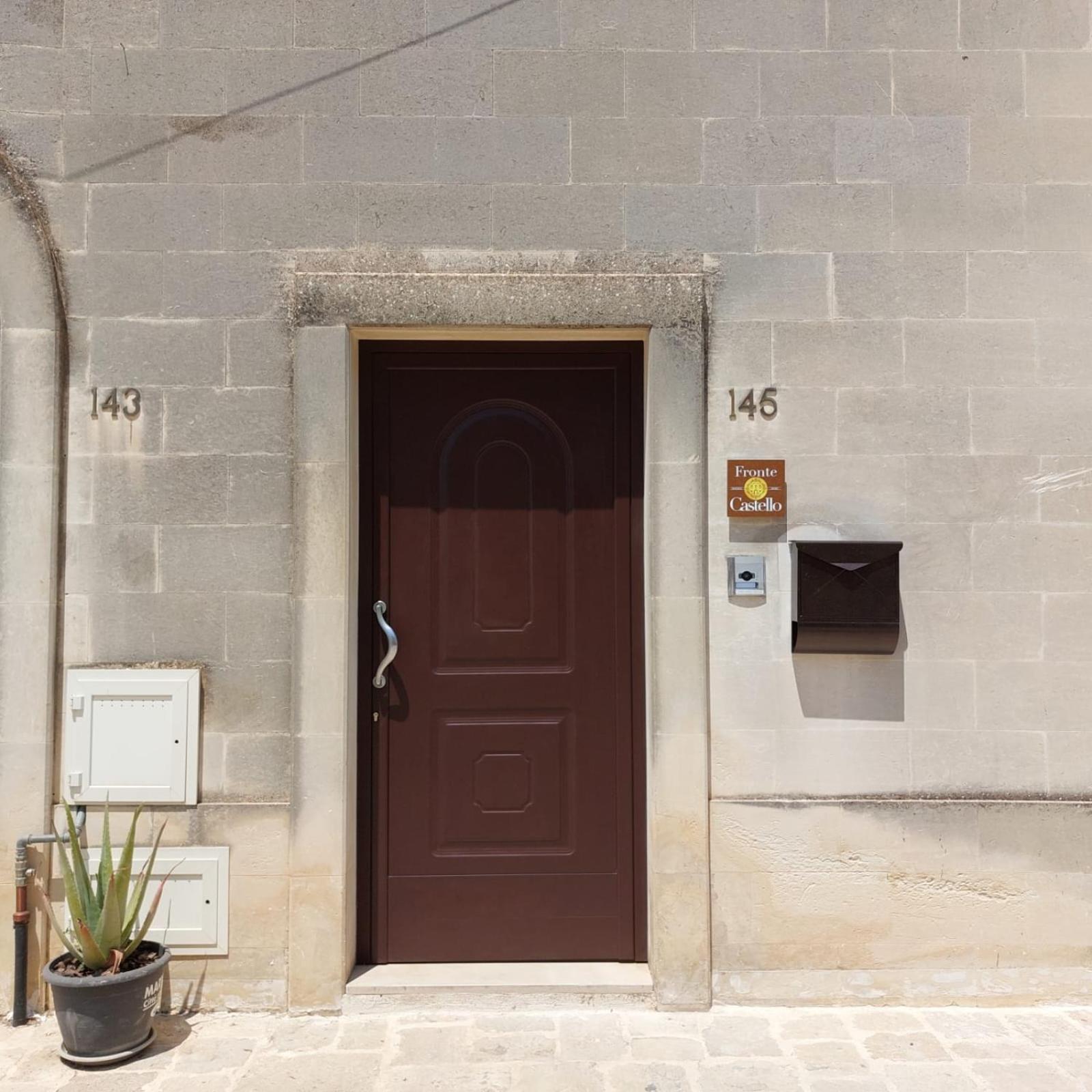 Casa Vacanze Fronte Castello มาร์ตาโน ภายนอก รูปภาพ