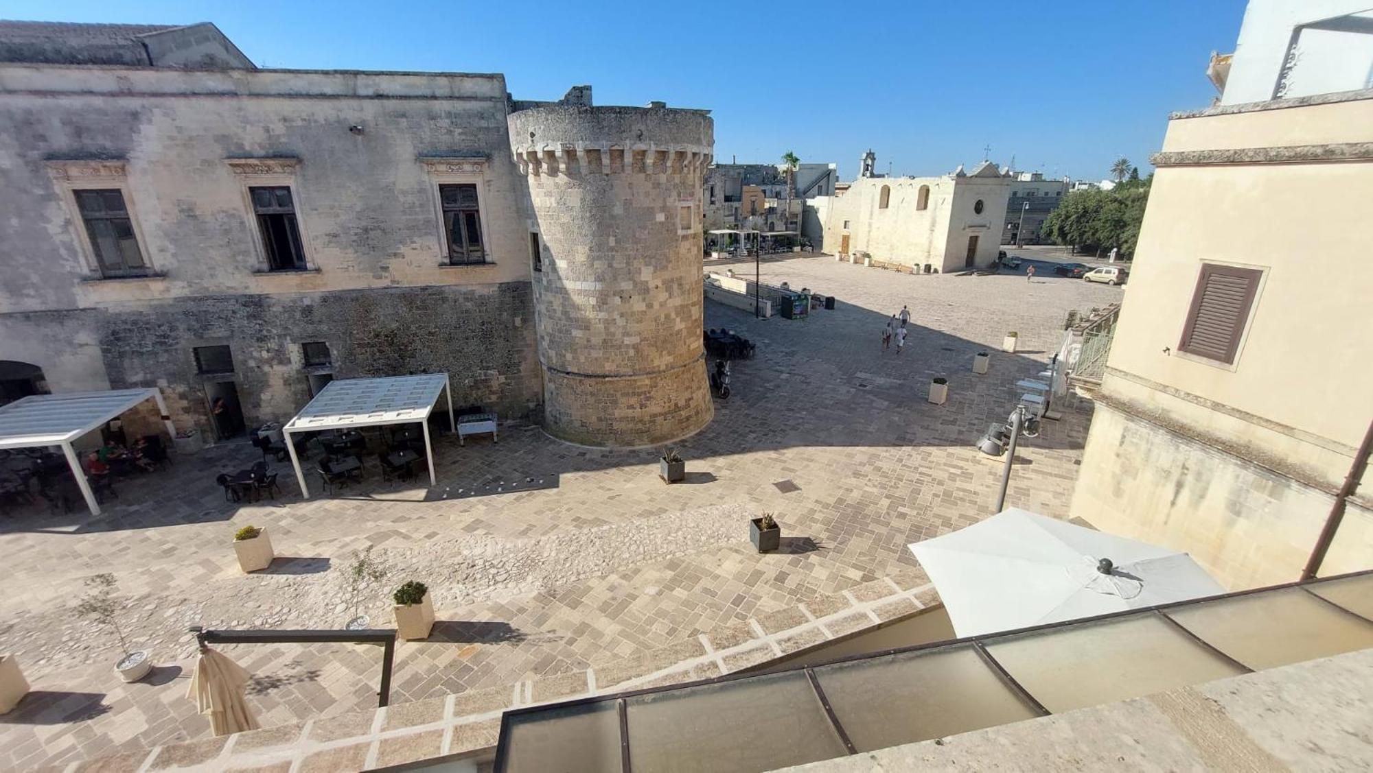 Casa Vacanze Fronte Castello มาร์ตาโน ภายนอก รูปภาพ