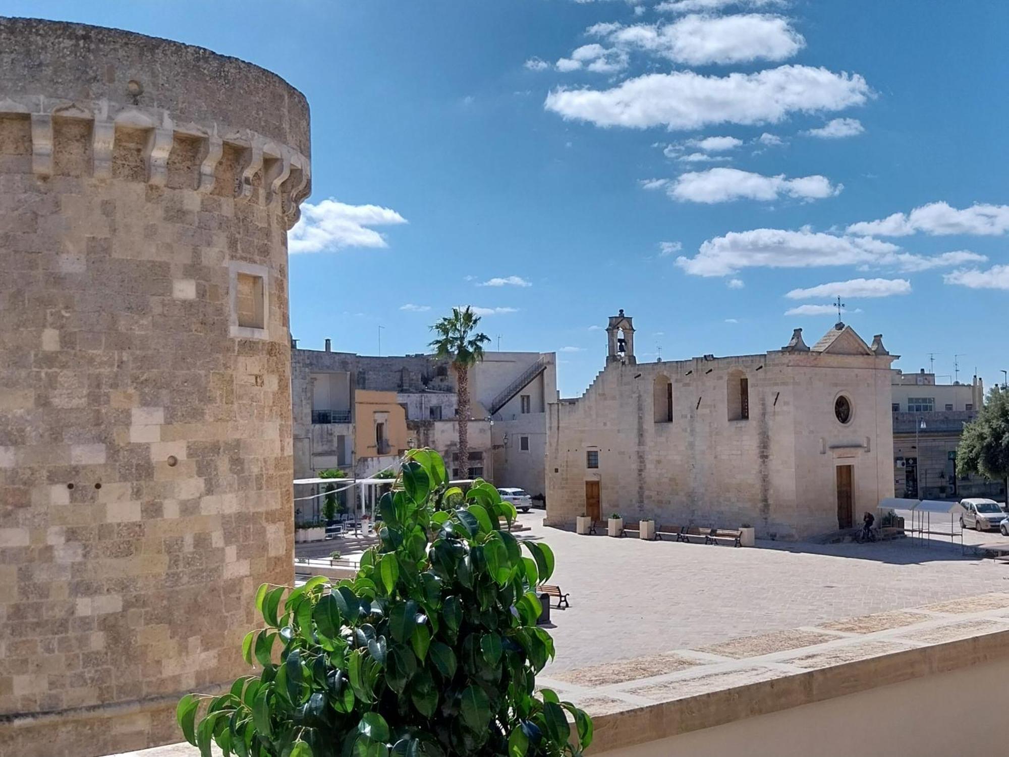 Casa Vacanze Fronte Castello มาร์ตาโน ภายนอก รูปภาพ